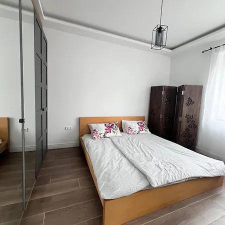 Eva Pihenohaz Tiszafoeldvar Holiday home *