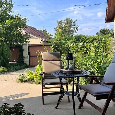 Eva Pihenohaz Tiszafoeldvar Ferienhaus *
