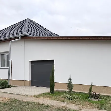 Eva Pihenohaz Tiszafoeldvar