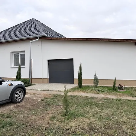 בית נופש Eva Pihenohaz Tiszafoeldvar *