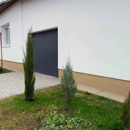 Eva Pihenohaz Tiszafoeldvar בית נופש