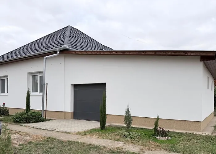 Eva Pihenohaz Tiszafoeldvar