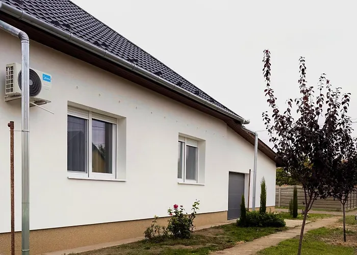 Eva Pihenohaz Tiszafoeldvar בית נופש